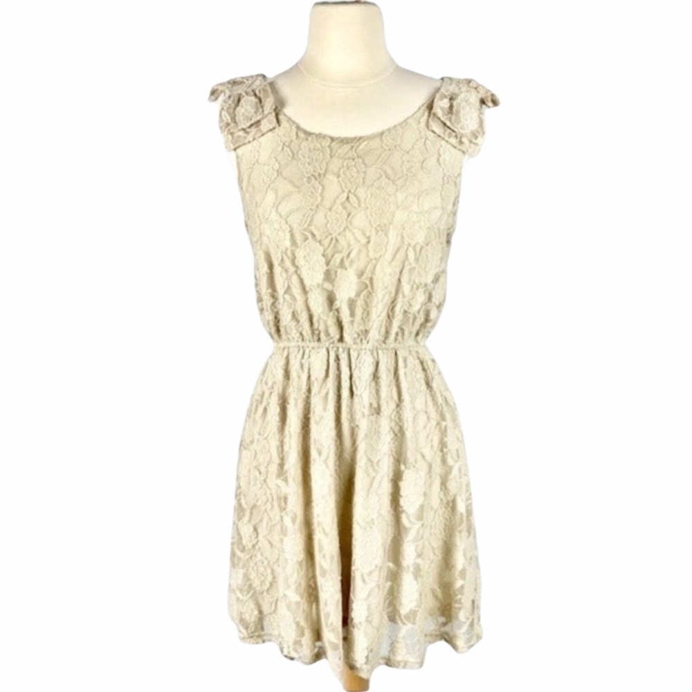 🍄NWT Ultra Pink lace dress size M